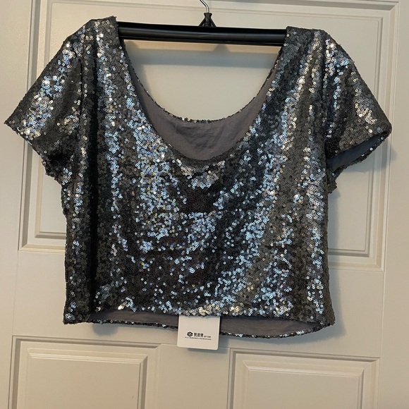 Women’s HAODUOYI Silver Sequin Crop Top with Scoop Neck Size Small - Picture 4 of 6